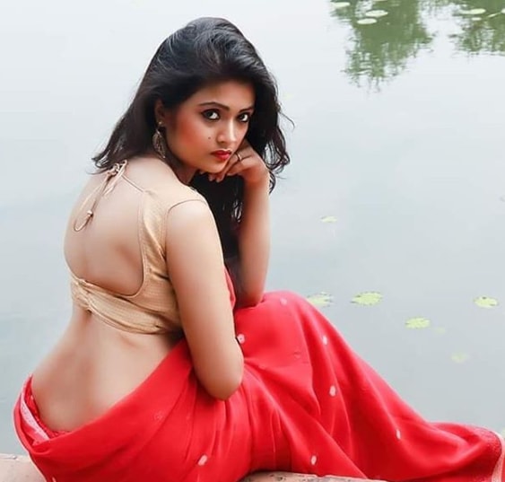 actress in saree