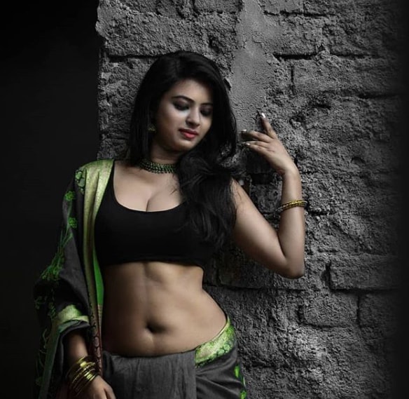 actress in saree