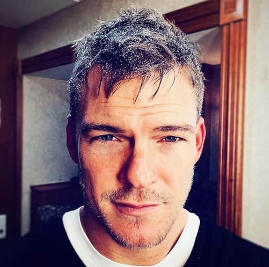 Alan Ritchson Wiki, Biography, Age, Height, Family, Career, Wife ...