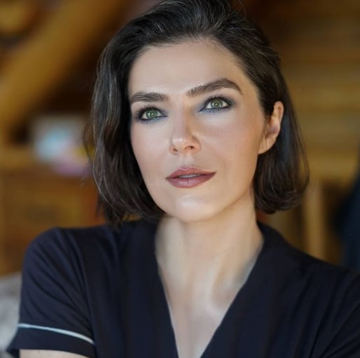 Adrianne Curry Age, Height, Wiki, Net Worth, Family, Modeling | Dot Local