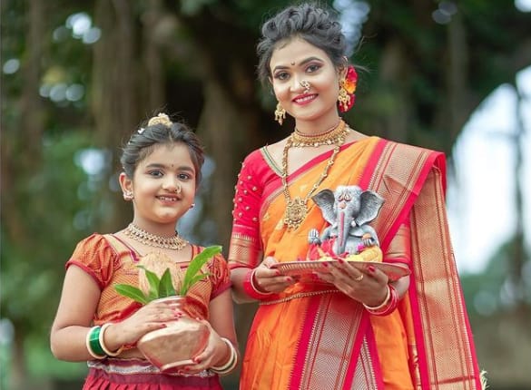 Pratibha Joshi with a girl 