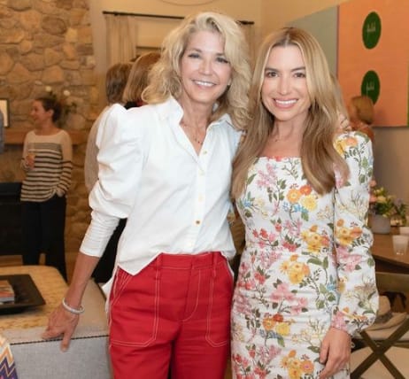  Tracy Anderson with her friend at a dinner party
