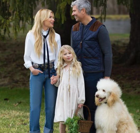  Tracy Anderson with her current boyfriend, daughter, and pet dog