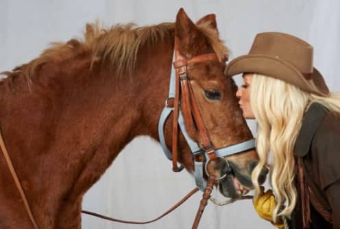 Janine Kunze kissing a horse