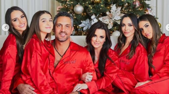   Kyle Richards with her husband and daughters