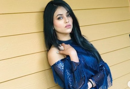 Divya Ralhan looks captivating in a blue colored outfit