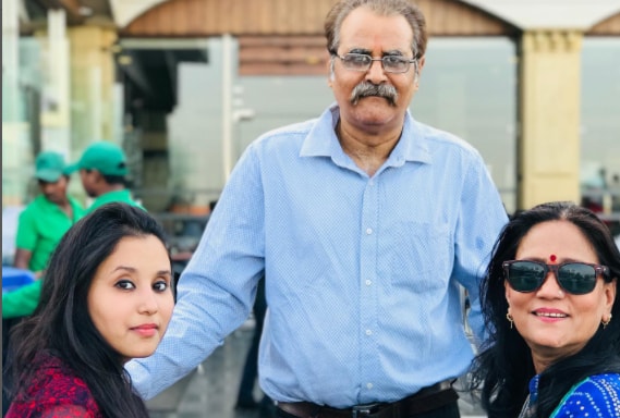 Divya Ralhan with her mom and dad