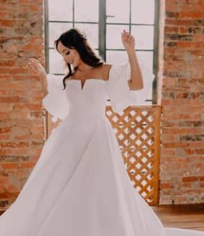 Fabiola Melo  in white gown