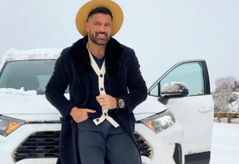 Federico Díaz stand in front of his luxurious car