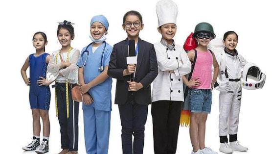 Prachi Thakur doing an ad with other children