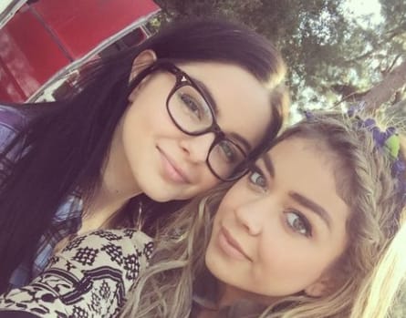 Sarah Hyland with her sister