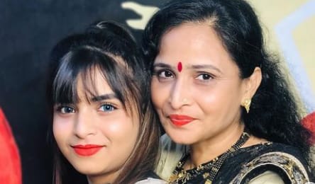 Shraddha Pawar with her mom