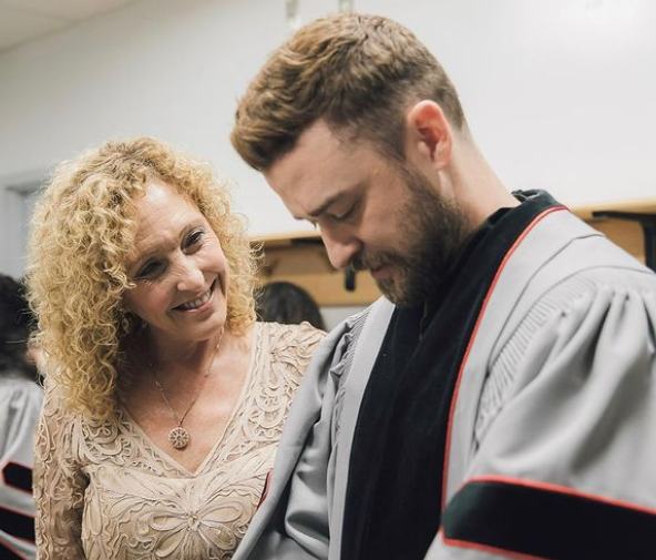 Justin Timberlake with his mother 