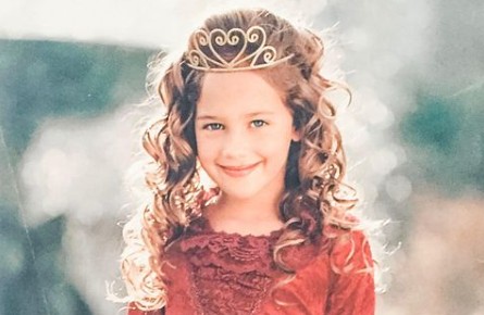 Mary Mouser's childhood photo