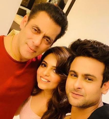 Sanket Bhosale along with Bollywood actor Salman Khan and his wife